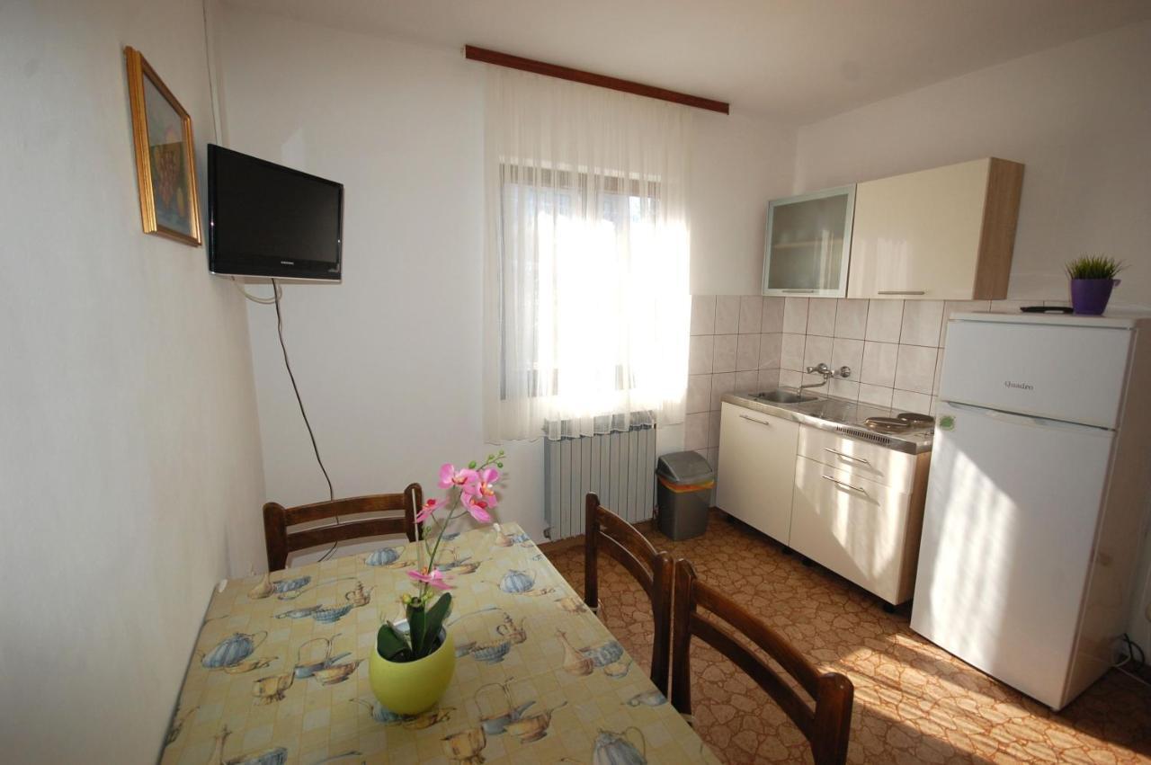 Apartments Dida By El-Pi Tours Njivice Eksteriør billede