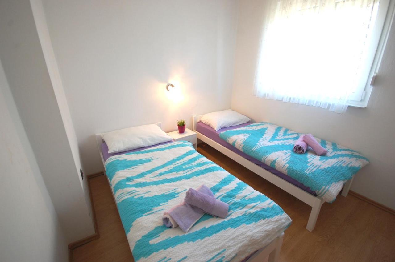 Apartments Dida By El-Pi Tours Njivice Eksteriør billede