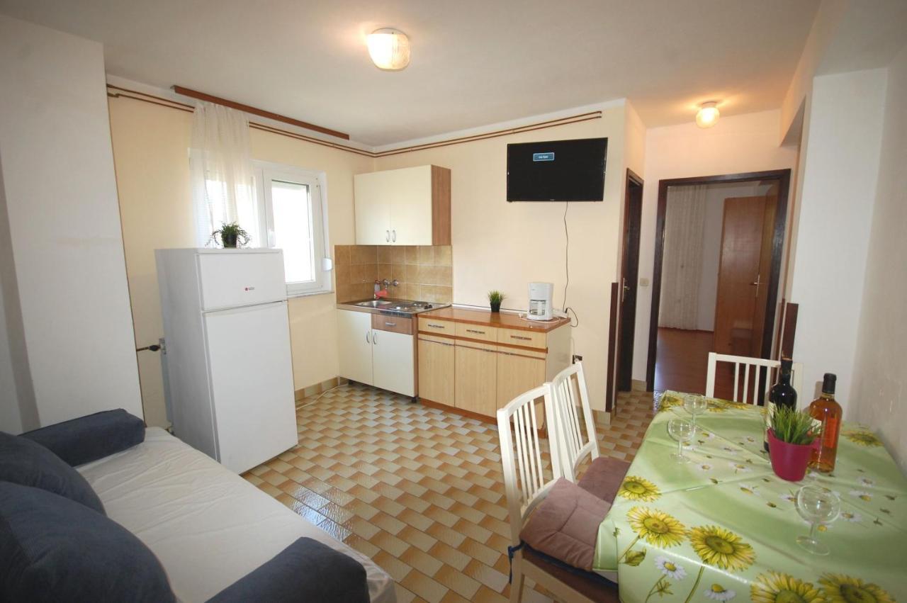 Apartments Dida By El-Pi Tours Njivice Eksteriør billede